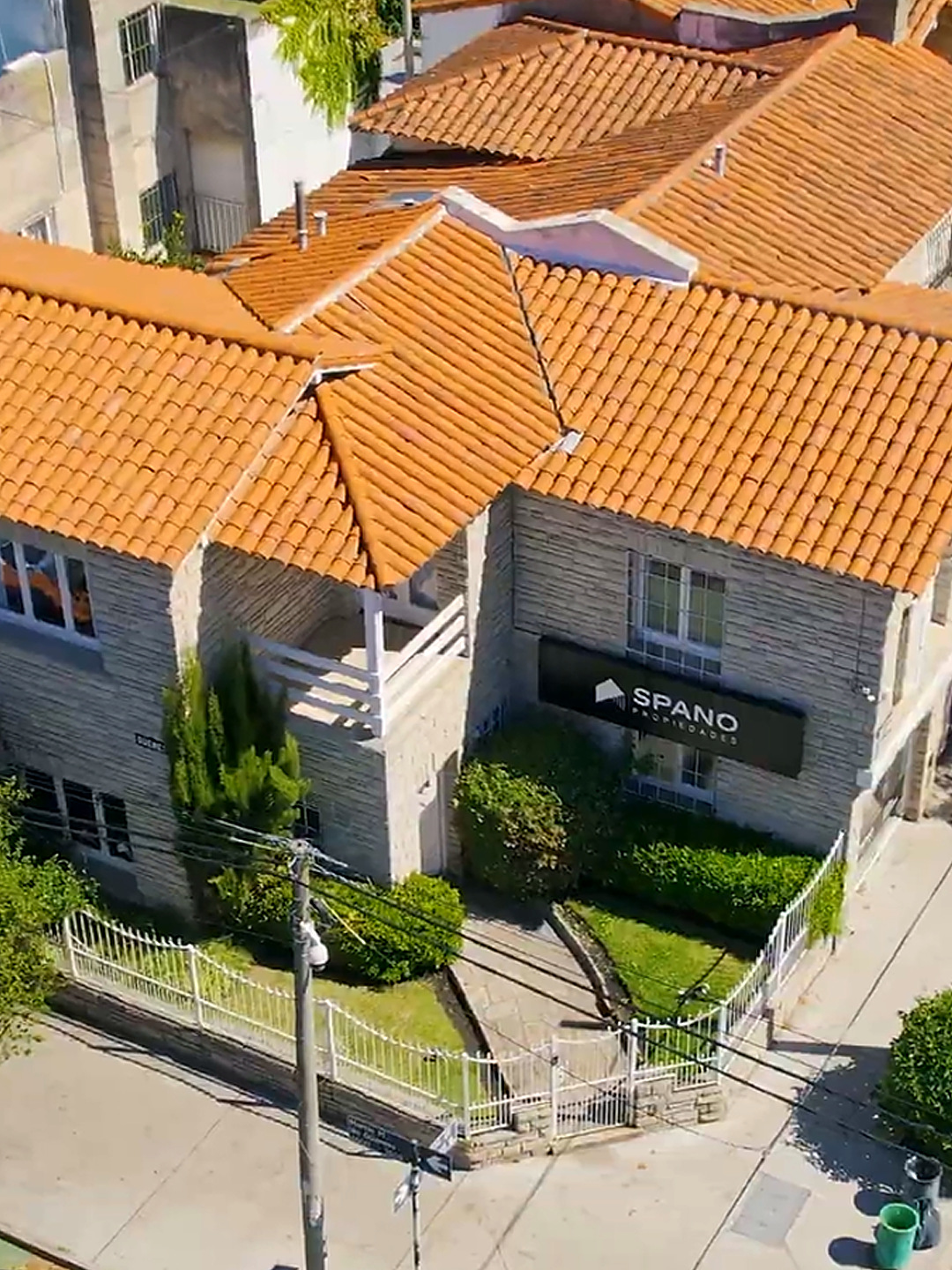 Vista aérea del chalet de Spano Propiedades en Güemes esquina Gascón